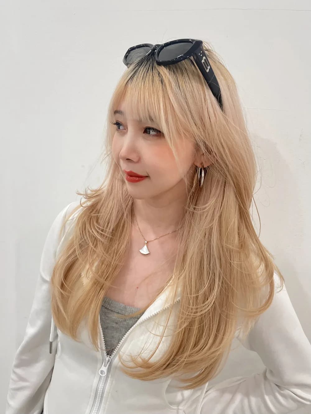 롱 레이어드 웨이브 펌 · 애브뉴준오 더현대서울점