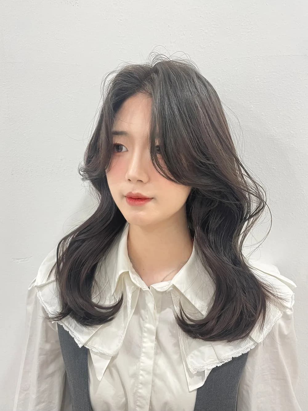 다크 톤 롱 헤어 시스루뱅 · 애브뉴준오 더현대서울점