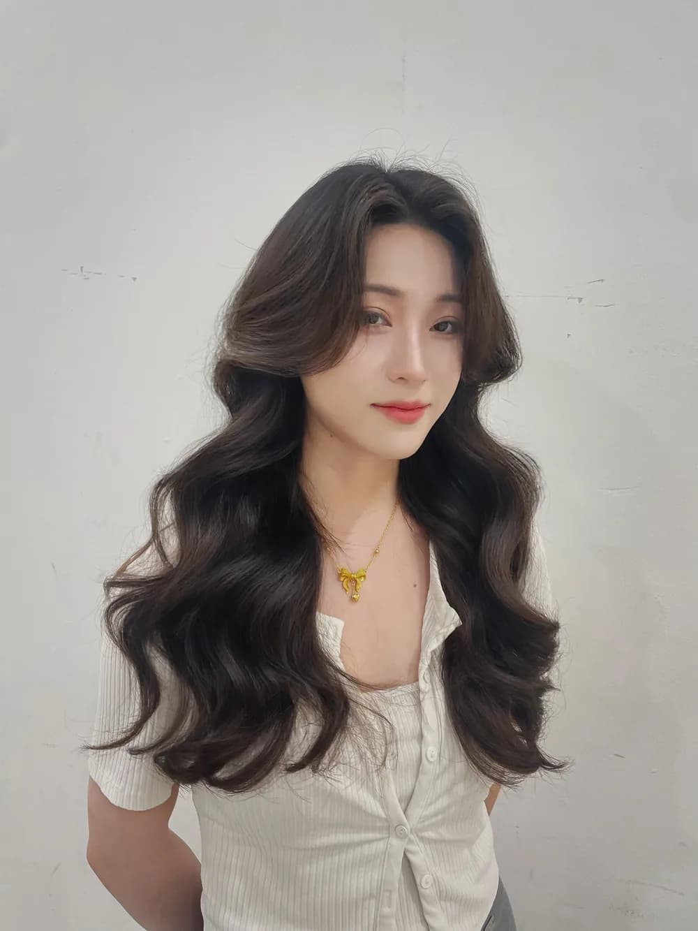 브라운 롱 레이어드 웨이브 · 애브뉴준오 더현대서울점