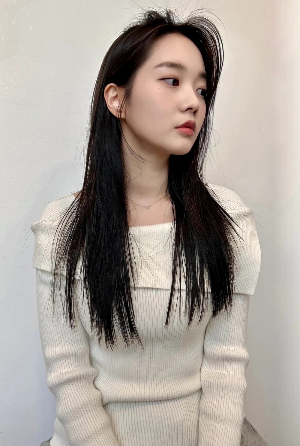 롱 스트레이트 흑발 스타일 · 애브뉴준오 더현대서울점
