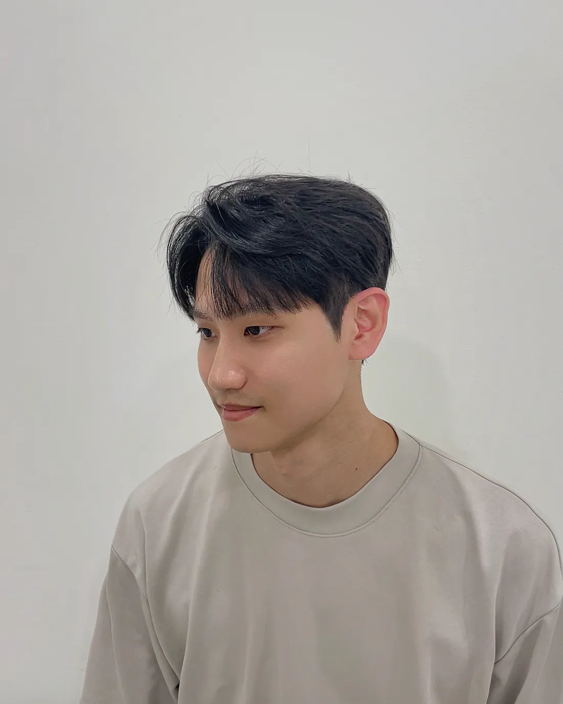 남성 아이롱펌 스타일 · 애브뉴준오 더현대서울점